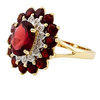 9ct gold Garnet / Diamond Cluster Ring size P